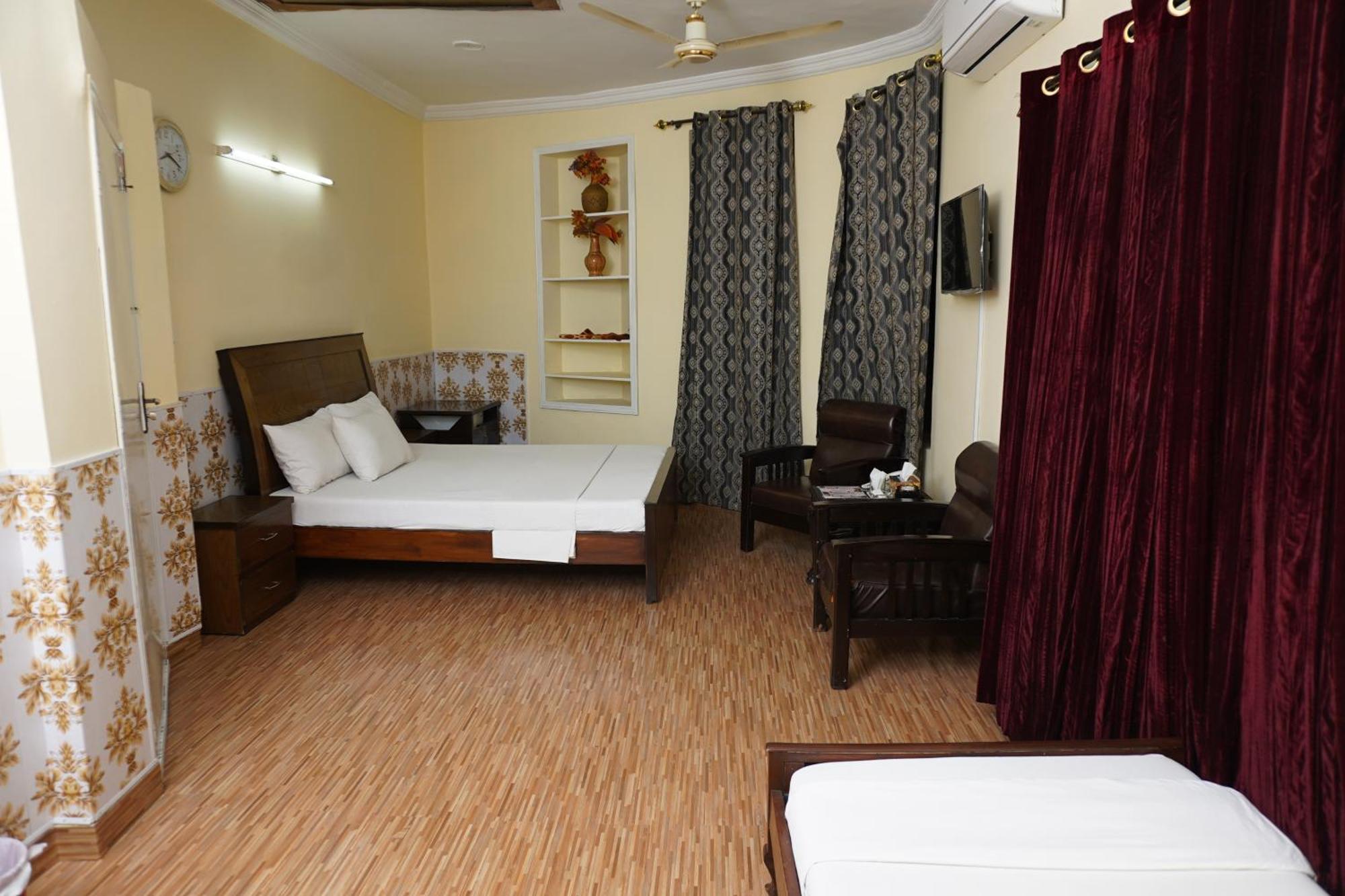 Orion Inn Guest House F-7 איסלמאבד מראה חיצוני תמונה